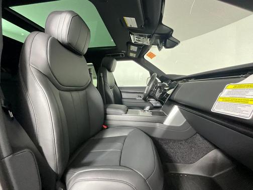 2025 Land Rover Range Rover P550e SE