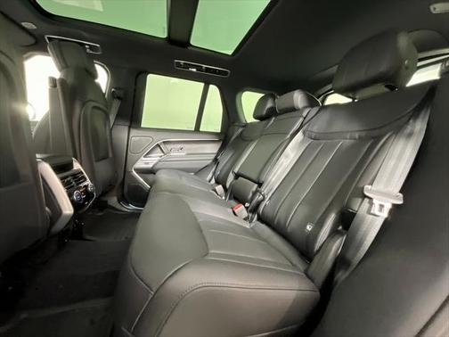 2025 Land Rover Range Rover P550e SE