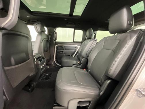 2026 Land Rover Defender P400 X-Dynamic SE