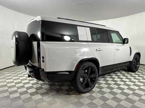 2026 Land Rover Defender P400 X-Dynamic SE