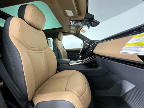 2025 Land Rover Range Rover Sport SE