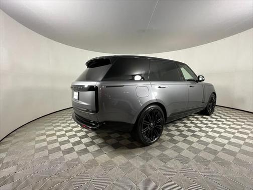 2025 Land Rover Range Rover P400 SE 7 Seat