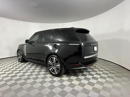 2025 Land Rover Range Rover P550e Autobiography