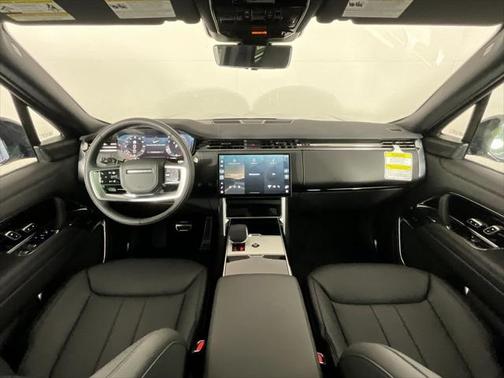 2025 Land Rover Range Rover P400 SE 7 Seat