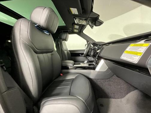 2025 Land Rover Range Rover P400 SE 7 Seat