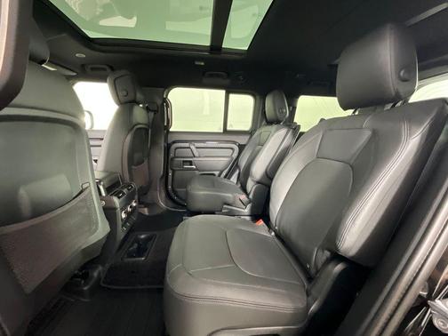 Santorini Black Metallic 2026 Land Rover Defender X-Dynamic SE
