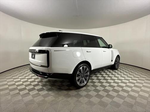 2025 Land Rover Range Rover P530 SE