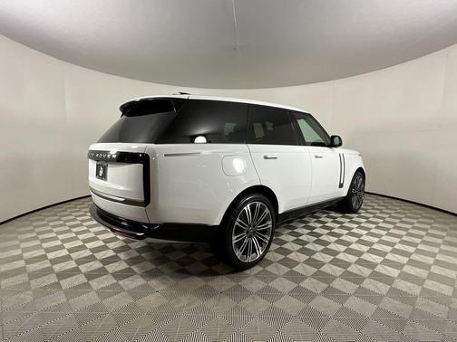 2025 Land Rover Range Rover P530 SE