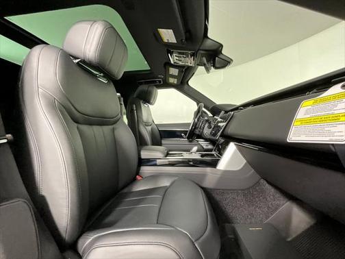 2025 Land Rover Range Rover P530 SE