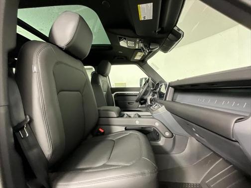 2025 Land Rover Defender 110 P400 S