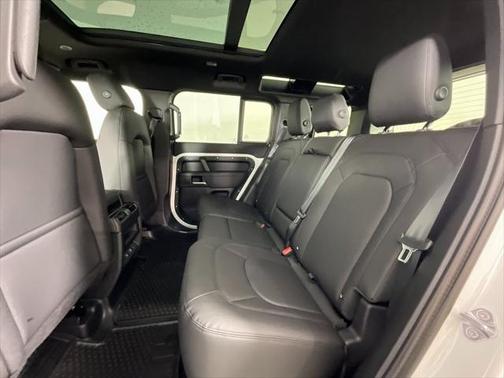 2025 Land Rover Defender 110 P400 S
