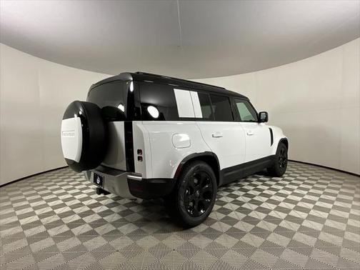 2025 Land Rover Defender 110 P400 S