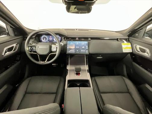 2026 Land Rover Range Rover Velar Dynamic SE