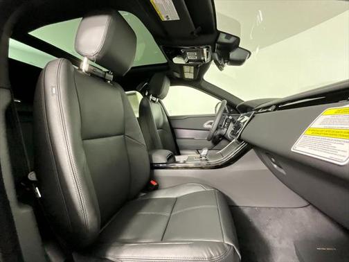 2026 Land Rover Range Rover Velar Dynamic SE