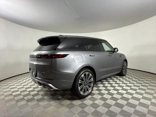 2025 Land Rover Range Rover Sport SE