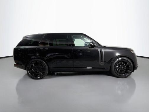 Santorini Black Metallic 2027 Land Rover Range Rover SE