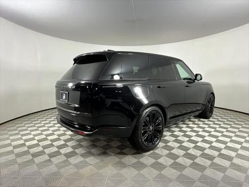 2025 Land Rover Range Rover P530 SE