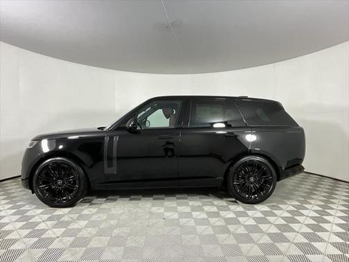 2025 Land Rover Range Rover P530 SE