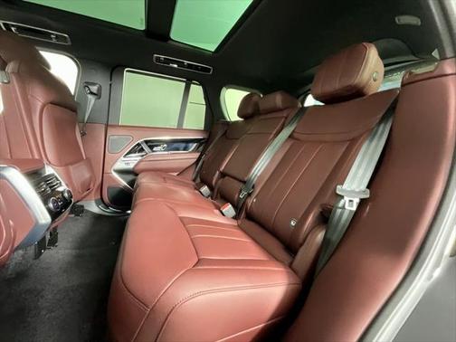 2025 Land Rover Range Rover P530 SE