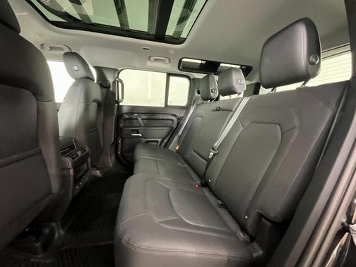 2025 Land Rover Defender 110 P300