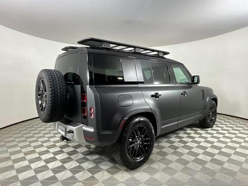 2025 Land Rover Defender 110 P300