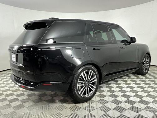2024 Land Rover Range Rover P530 SE