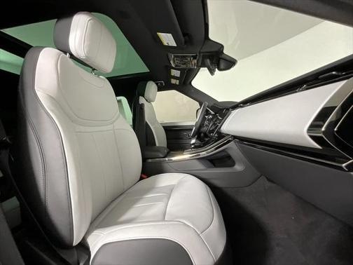 2025 Land Rover Range Rover Sport SE