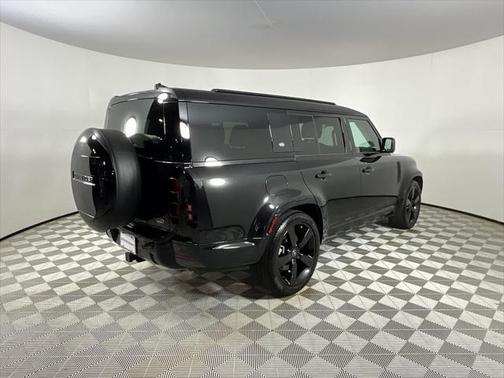 2023 Land Rover Defender 130 X-Dynamic SE