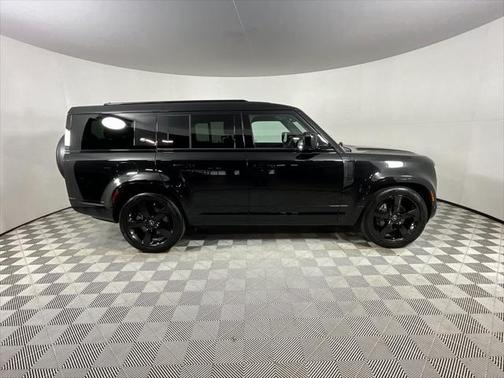2023 Land Rover Defender 130 X-Dynamic SE