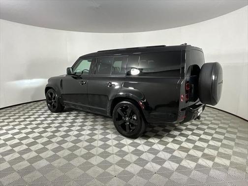 2023 Land Rover Defender 130 X-Dynamic SE