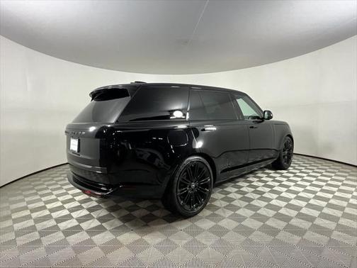 2025 Land Rover Range Rover P400 SE 7 Seat