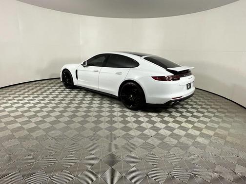 2017 Porsche Panamera 4S