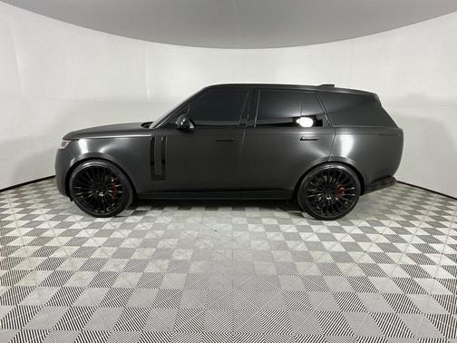 2025 Land Rover Range Rover P530 SE