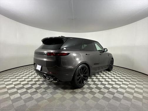 2025 Land Rover Range Rover Sport SE