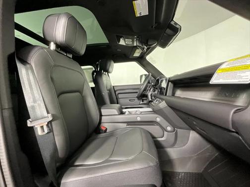 2025 Land Rover Defender 110 V8