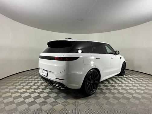 2025 Land Rover Range Rover Sport SE