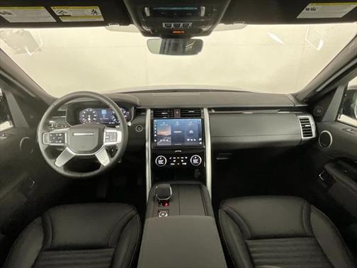 2025 Land Rover Discovery P300 S