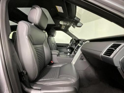2025 Land Rover Discovery P300 S