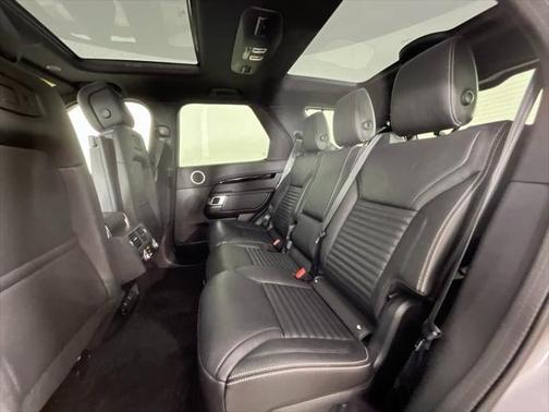 2025 Land Rover Discovery P300 S