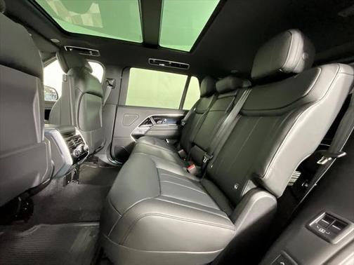 2025 Land Rover Range Rover P530 SE 7 Seat