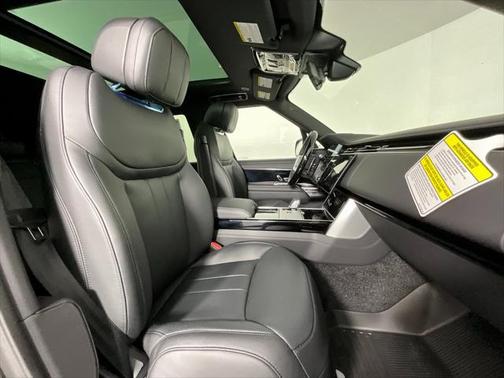 2025 Land Rover Range Rover P530 SE 7 Seat