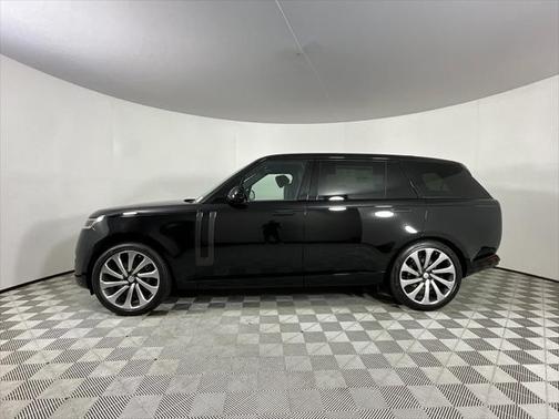 2025 Land Rover Range Rover P530 SE 7 Seat