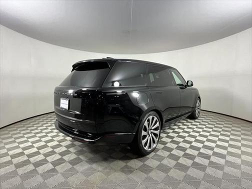 2025 Land Rover Range Rover P530 SE 7 Seat