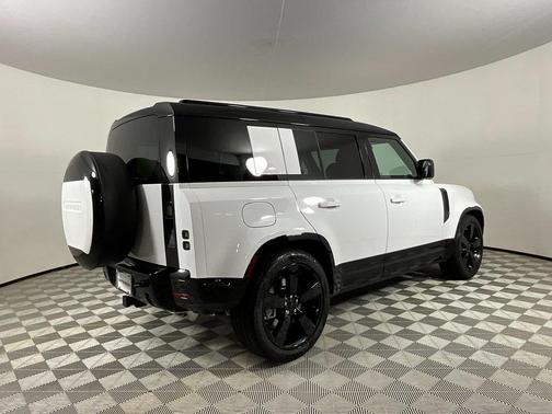 2026 Land Rover Defender P400 X-Dynamic SE