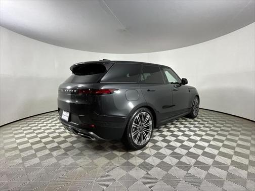 2025 Land Rover Range Rover Sport SE
