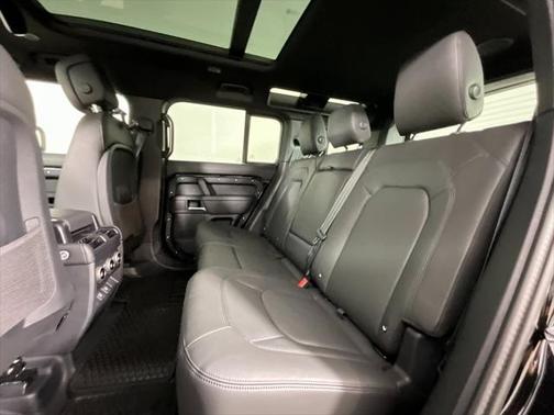 2025 Land Rover Defender 110 P500 X-Dynamic SE
