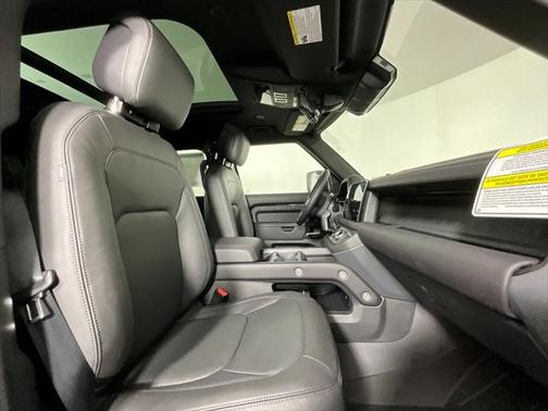 2025 Land Rover Defender 110 P500 X-Dynamic SE