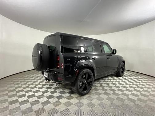 2025 Land Rover Defender 110 P500 X-Dynamic SE