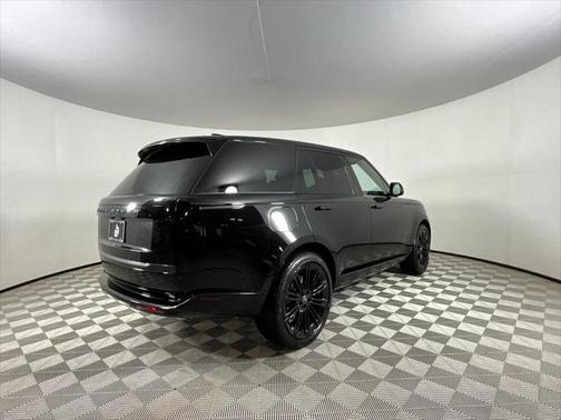 2025 Land Rover Range Rover P530 SE