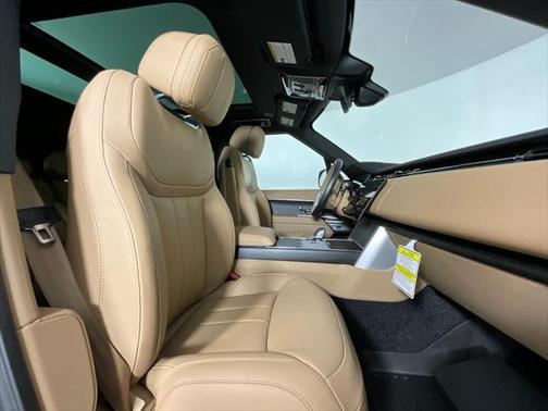 2025 Land Rover Range Rover P530 SE